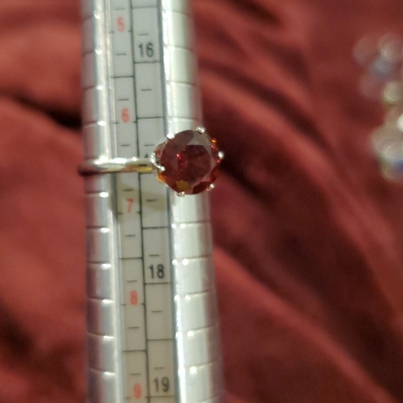 1.2 Carat AAA zirconia garnet birthstone ring - Picture 5 of 5